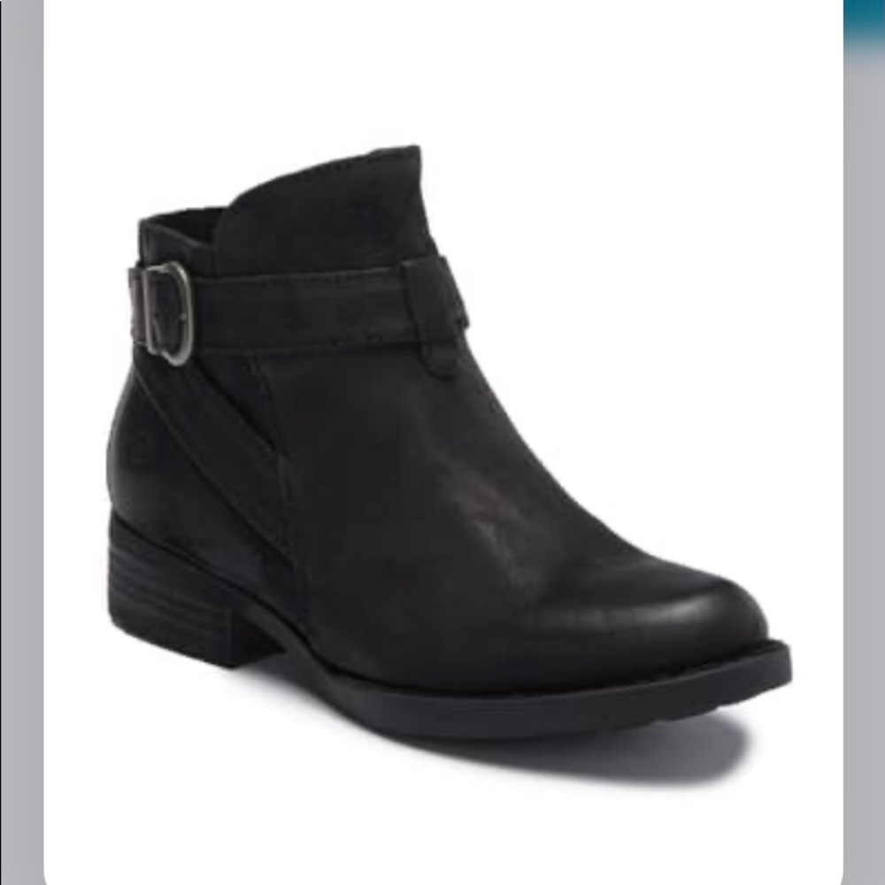 adorable suede black booties